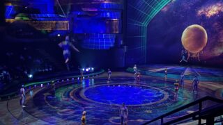 【ラパール・バイ・ドラゴンショー】ダイビングプールがある特設ステージで水中・空中ショー