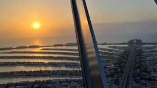 【感動ドバイ】パーム・ジュメイラと水平線に沈む夕陽を眺める