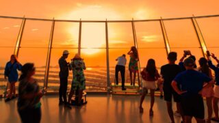 ドバイ:ザ・ビュー・ザ・パーム展望台でのディナー（優先時間帯）